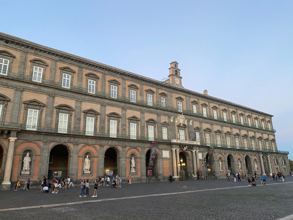 Casa Tiare, The Heart Of Piazza Plebiscito Apartment Napoli Bagian luar foto